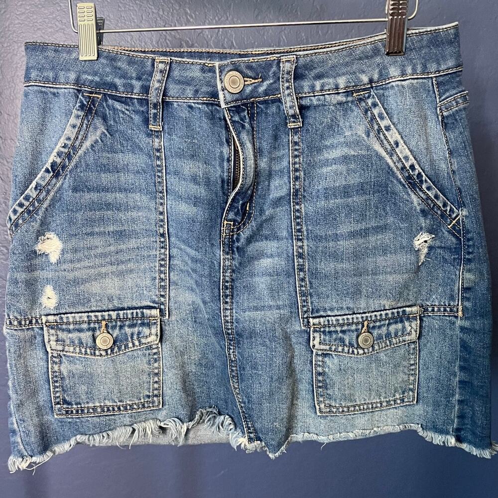 SO Denim Mini Skirt Distressed Frayed Hem Blue Jean Cargo Pockets Size 11